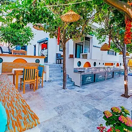Hotel Sardunya Arka Bina